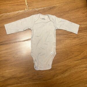 NWOT unisex modern moments gerber organic baby onesie!